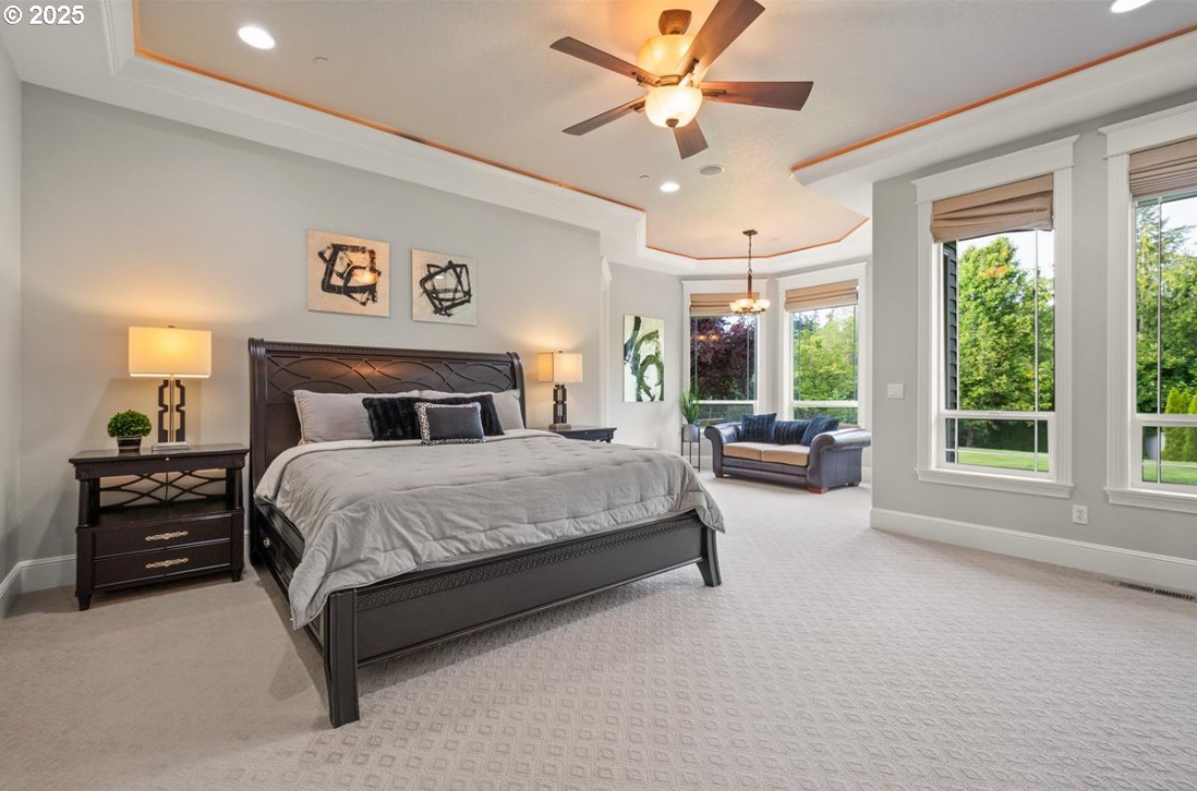ONE ACRE ESTATE IN A GATED COMMUNITY!